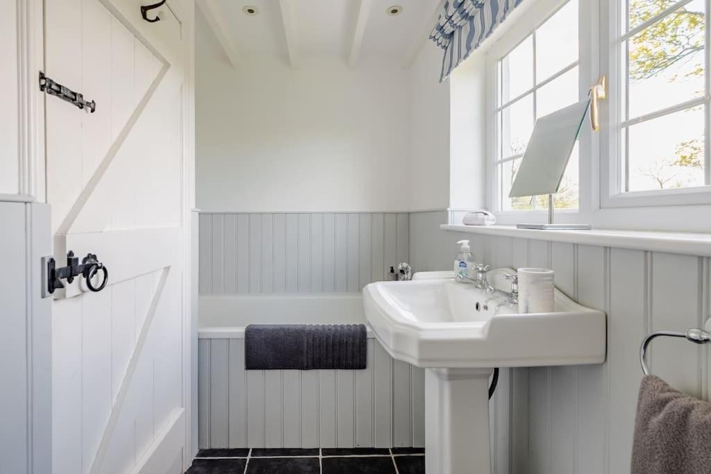 Rhos Y Bel Cottage Angelsey Llangadwaladr  Екстериор снимка