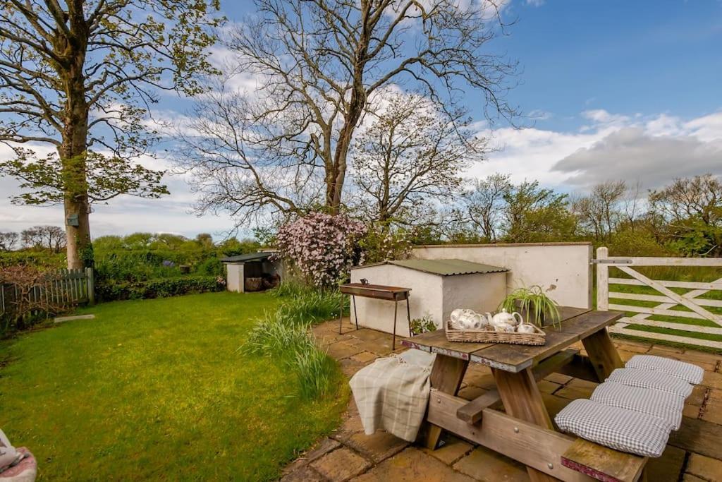 Rhos Y Bel Cottage Angelsey Llangadwaladr  Екстериор снимка